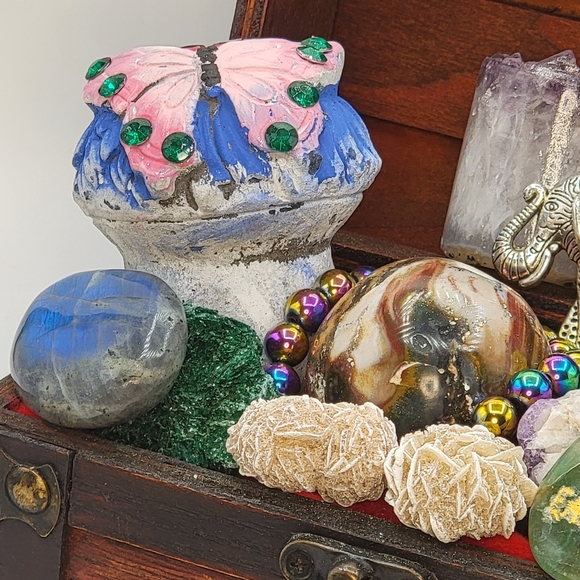 Treasure Chest of Crystals ❤️ - Picture 10 of 10